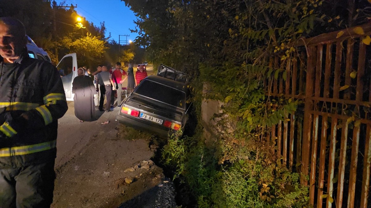 Karabük'te meydana gelen iki trafik kazasında 3 kişi yaralandı. Olay yerine sağlık ve polis...