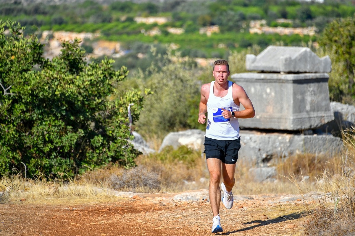 Mersin'de bu yıl üçüncü kez düzenlenen Uluslararası Kilikya Ultra Maratonu tamamlandı.  Büyükşehir...