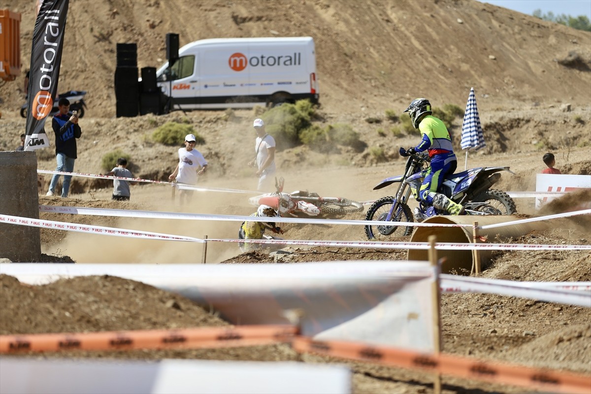 Türkiye Süper Enduro Şampiyonası'nın final ayağı, Muğla'nın Fethiye ilçesinde yapıldı. Esenköy...