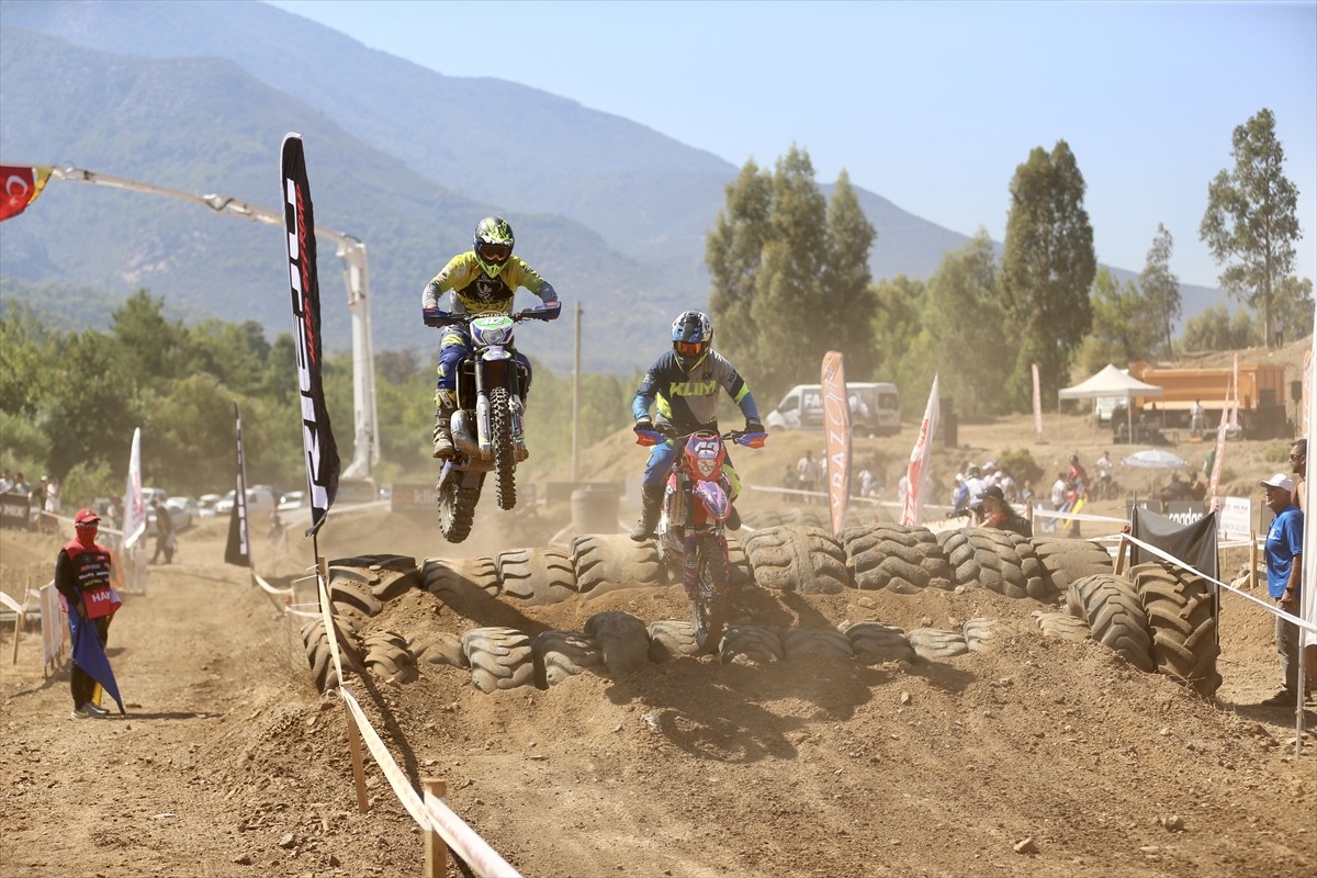 Türkiye Süper Enduro Şampiyonası'nın final ayağı, Muğla'nın Fethiye ilçesinde yapıldı. Esenköy...