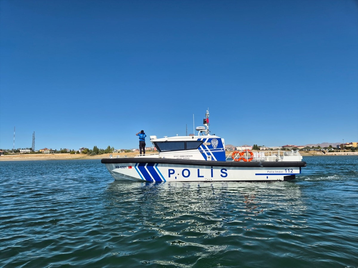 Van'da, kaybolan üniversite öğrencisi Rojin Kabaiş'i arama çalışmaları devam ediyor. Sahil...