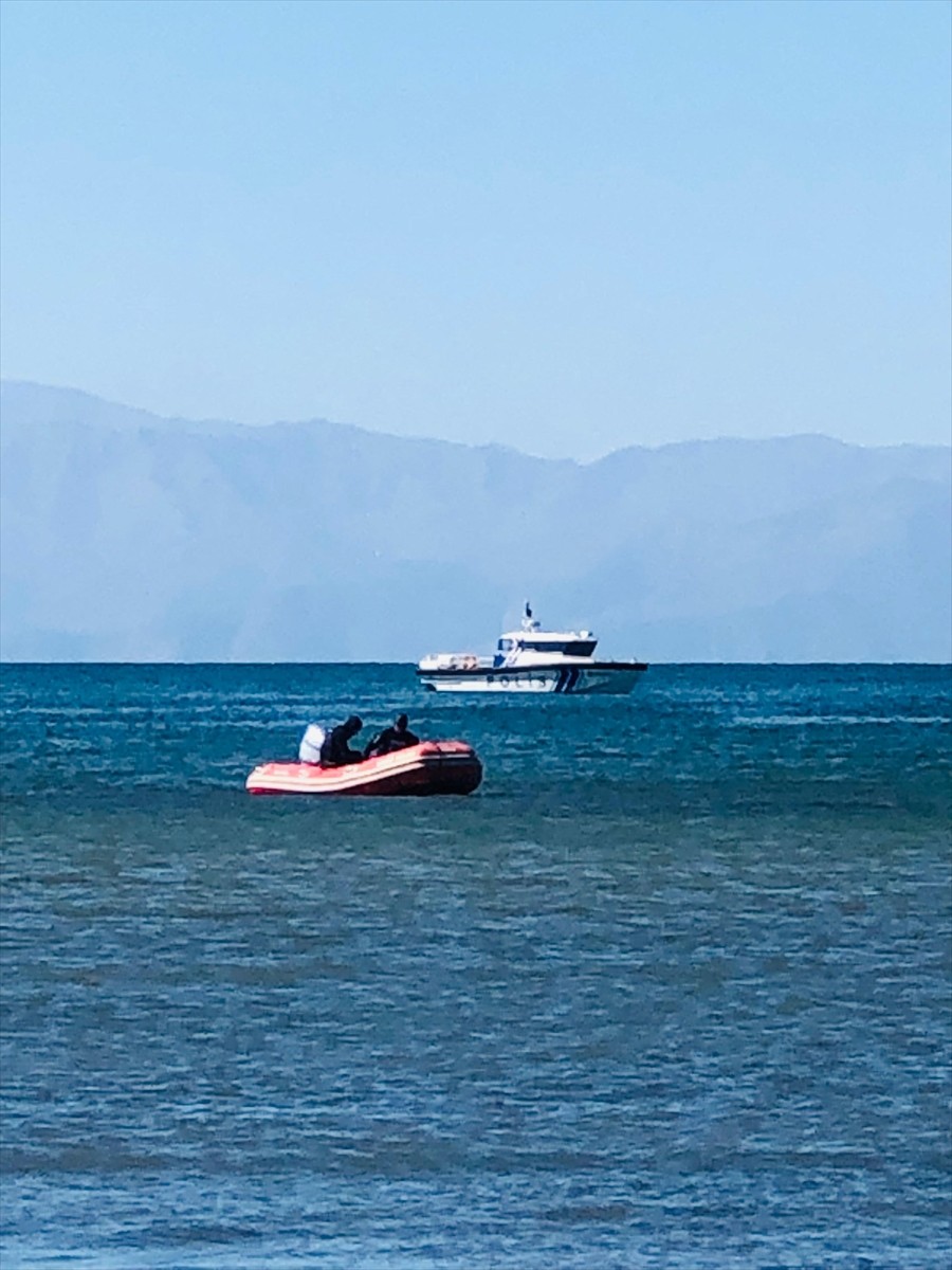 Van'da, kaybolan üniversite öğrencisi Rojin Kabaiş'i arama çalışmaları devam ediyor. Sahil...