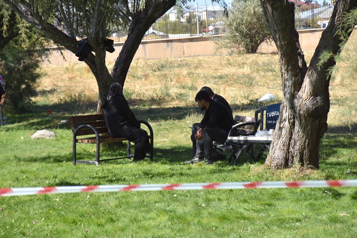 Van'da kaybolan Yüzüncü Yıl Üniversitesi (YYÜ) Çocuk Gelişimi Bölümü öğrencisi Rojin Kabaiş'i...