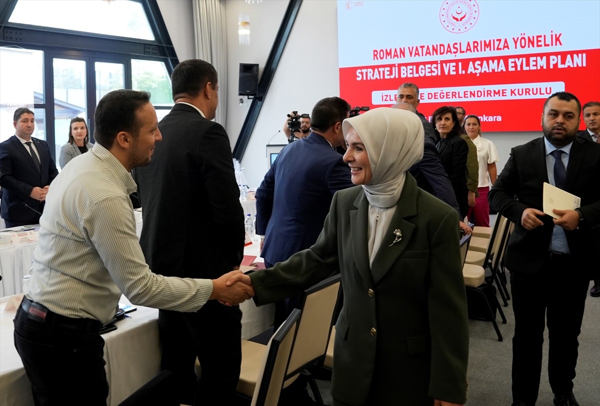 Aile ve Sosyal Hizmetler Bakanı Mahinur Özdemir Göktaş, Hakimevi'nde düzenlenen Roman Vatandaşlara...