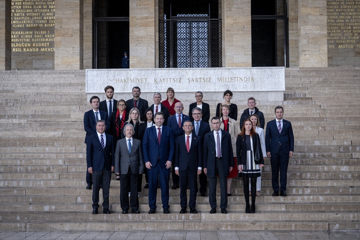 Almanya Sosyal Demokrat Parti (SPD) Eş Genel Başkanı Lars Klingbeil, CHP Genel Başkanı Özgür Özel...