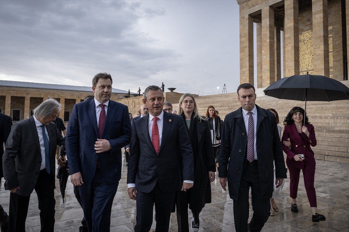 Almanya Sosyal Demokrat Parti (SPD) Eş Genel Başkanı Lars Klingbeil, CHP Genel Başkanı Özgür Özel...