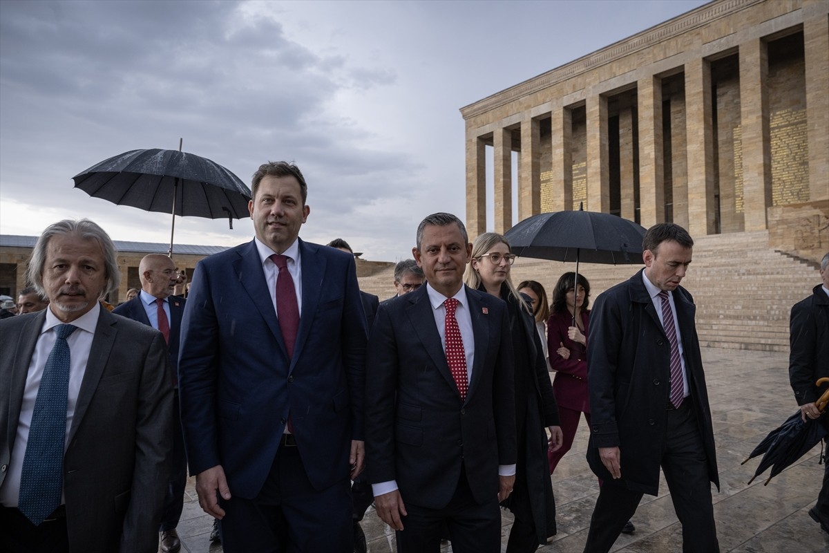 Almanya Sosyal Demokrat Parti (SPD) Eş Genel Başkanı Lars Klingbeil, CHP Genel Başkanı Özgür Özel...