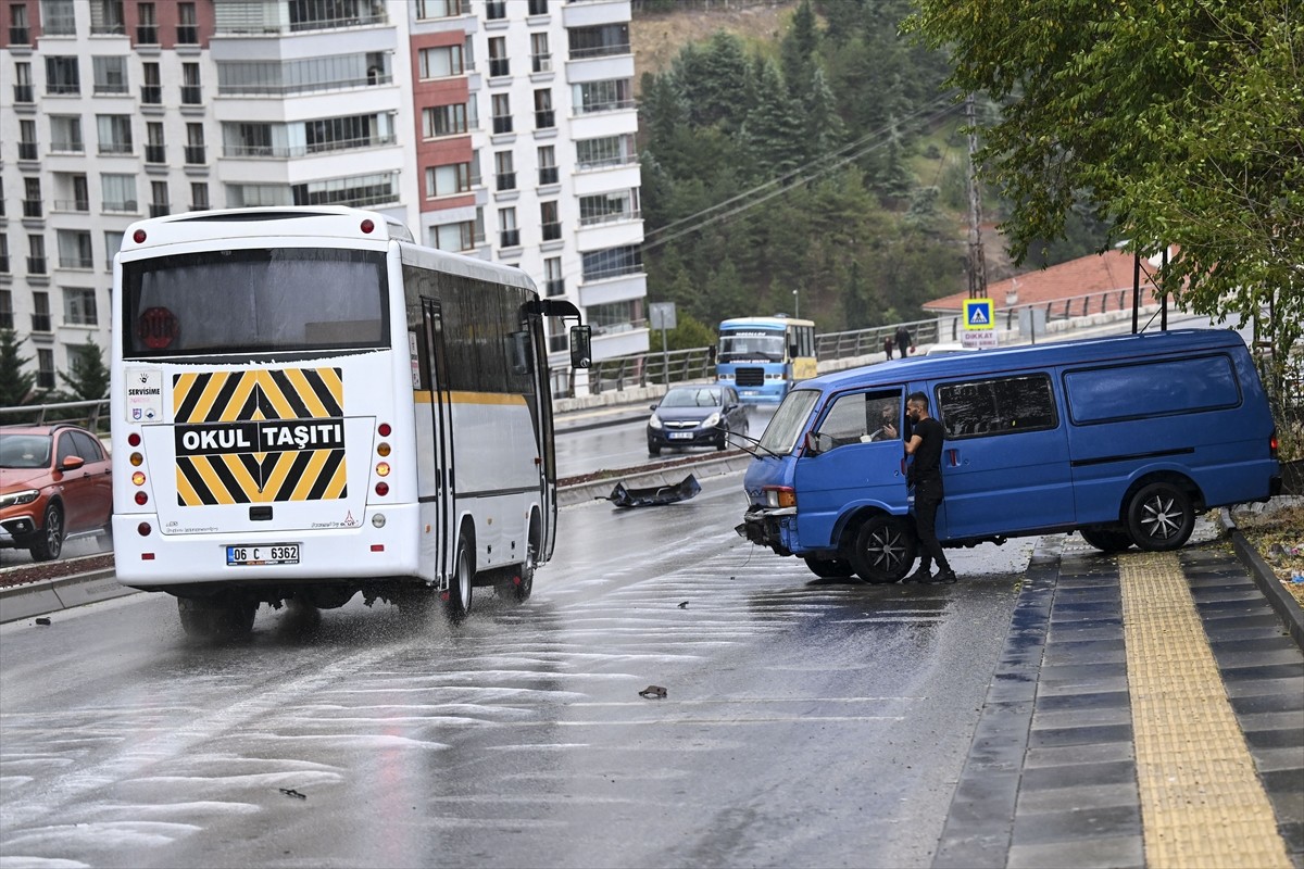 Ankara'nın Yenimahalle ilçesinin Şentepe Kızılcahamam Caddesi'nde seyreden 06 DC 186 plakalı...