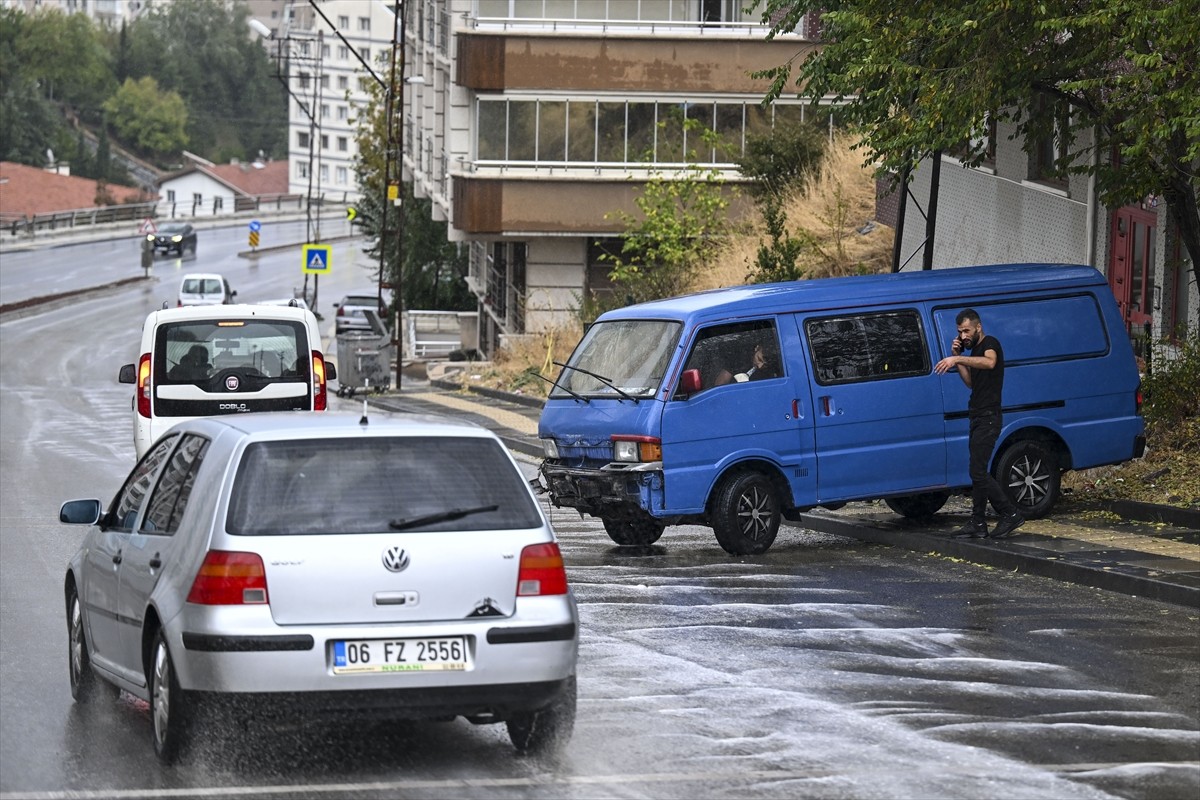 Ankara'nın Yenimahalle ilçesinin Şentepe Kızılcahamam Caddesi'nde seyreden 06 DC 186 plakalı...