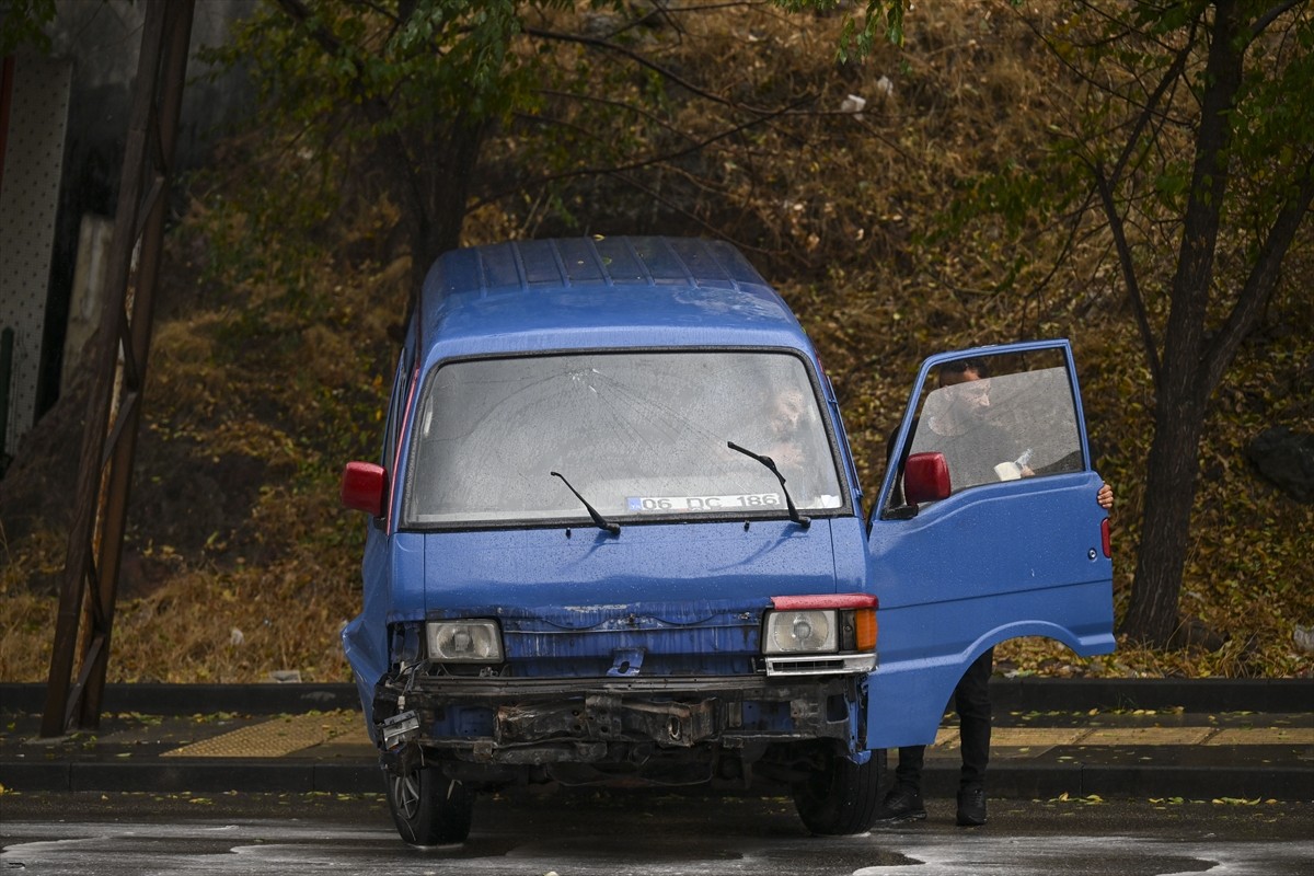 Ankara'nın Yenimahalle ilçesinin Şentepe Kızılcahamam Caddesi'nde seyreden 06 DC 186 plakalı...