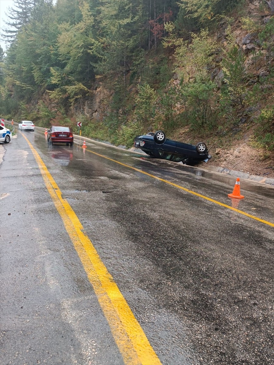 Karabük'te meydana gelen 3 ayrı trafik kazasında 3 kişi yaralandı.