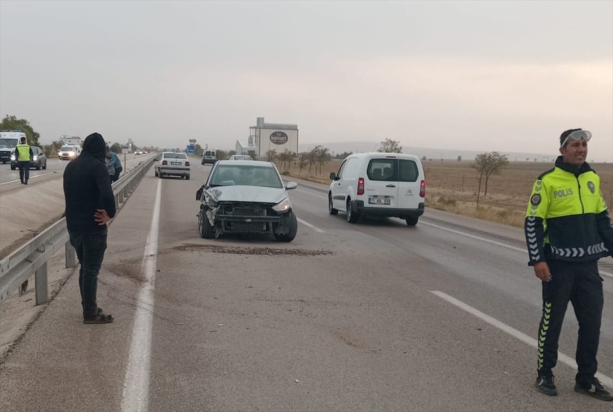 Konya'nın Kulu ilçesinde toz taşınımı nedeniyle görüş mesafesinin düşmesi sonucu meydana gelen...