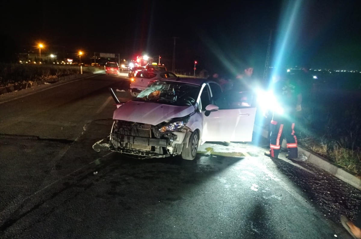 Malatya'da askeri araçla otomobilin çarpışması sonucu 5'i jandarma personeli 8 kişi...