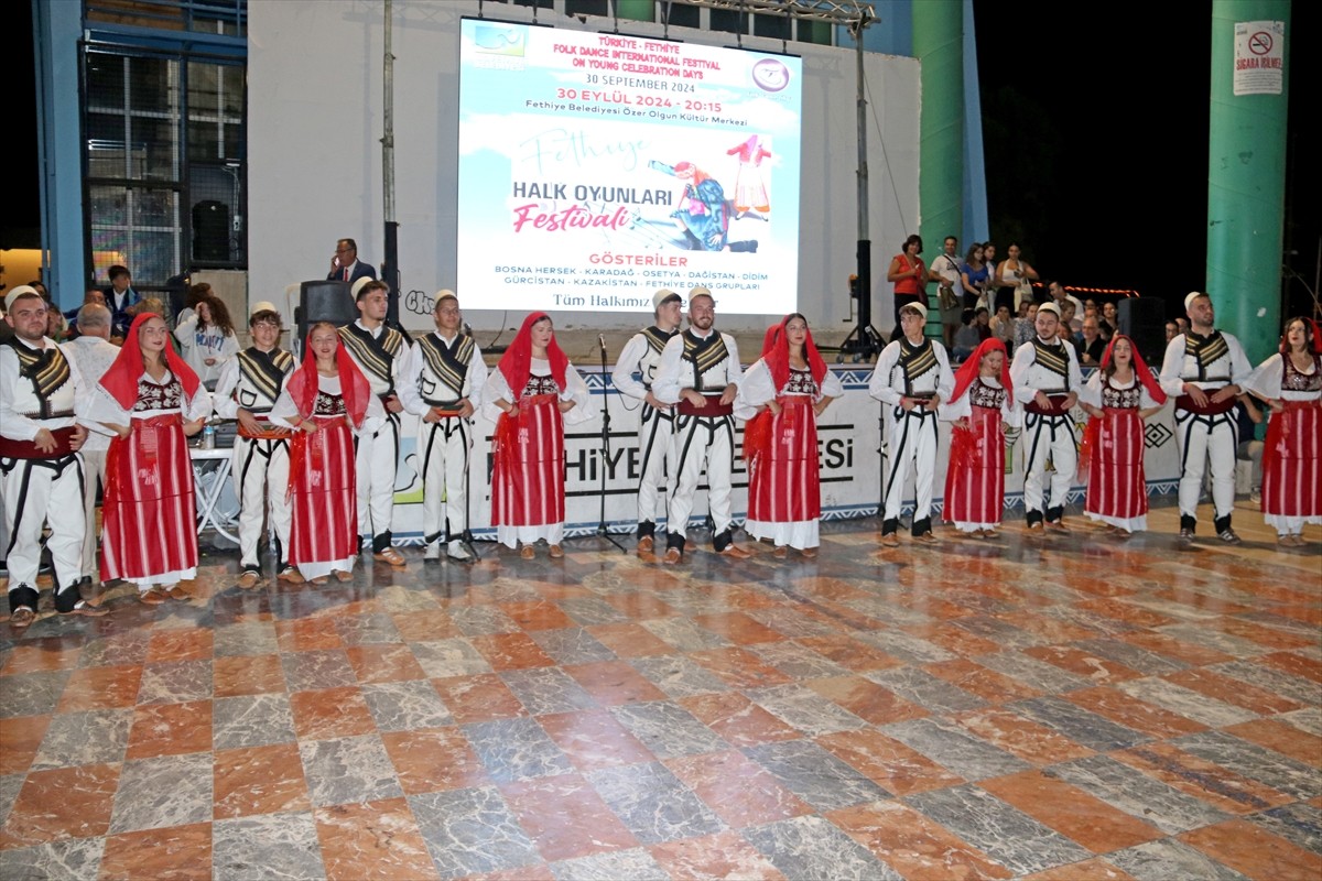 Muğla’nın Fethiye ilçesinde uluslararası halk oyunları festivali düzenlendi. Fethiye Belediyesi...