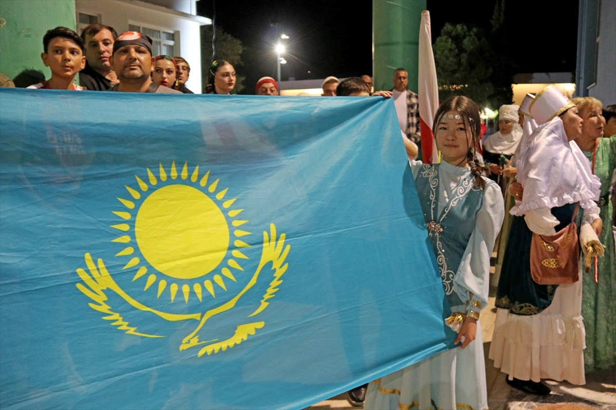 Muğla’nın Fethiye ilçesinde uluslararası halk oyunları festivali düzenlendi. Fethiye Belediyesi...