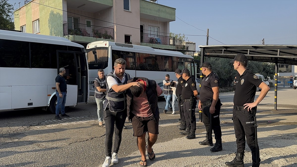 Osmaniye'nin Düziçi ilçesinde küçük yaştaki kıza cinsel istismar iddiasıyla gözaltına alınan 18...