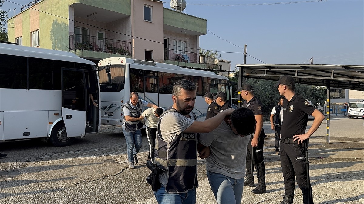 Osmaniye'nin Düziçi ilçesinde küçük yaştaki kıza cinsel istismar iddiasıyla gözaltına alınan 18...