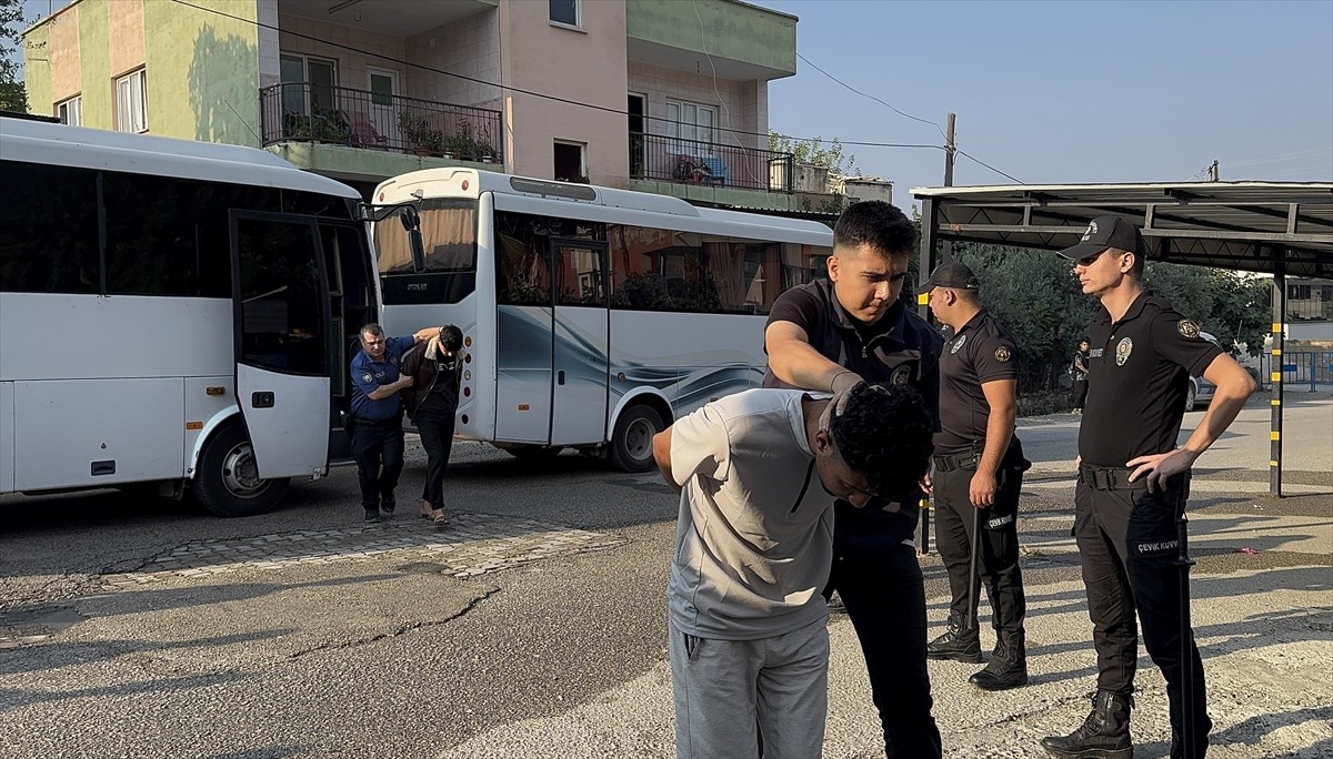 Osmaniye'nin Düziçi ilçesinde küçük yaştaki kıza cinsel istismar iddiasıyla gözaltına alınan 18...