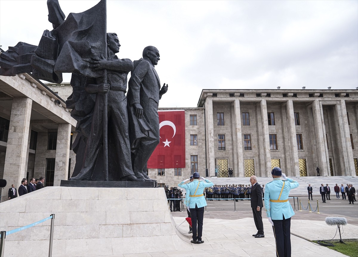 28. Dönem 3. Yasama Yılı açılışı dolayısıyla Türkiye Büyük Millet Meclisi'ndeki (TBMM) Atatürk...