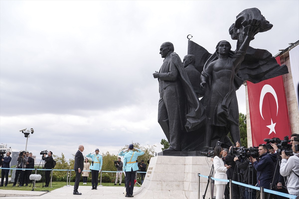 28. Dönem 3. Yasama Yılı açılışı dolayısıyla Türkiye Büyük Millet Meclisi'ndeki (TBMM) Atatürk...