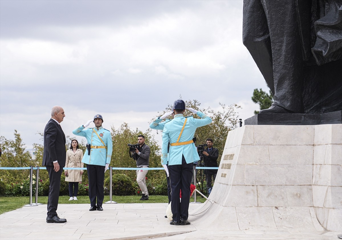 28. Dönem 3. Yasama Yılı açılışı dolayısıyla Türkiye Büyük Millet Meclisi'ndeki (TBMM) Atatürk...