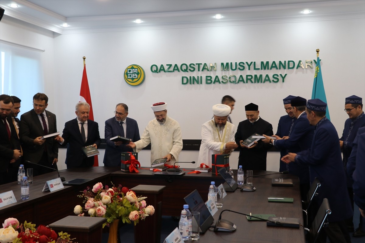 Diyanet İşleri Başkanı Ali Erbaş, Kazakistan Müslümanları Dini İdaresi Başkanı Nauryzbay...