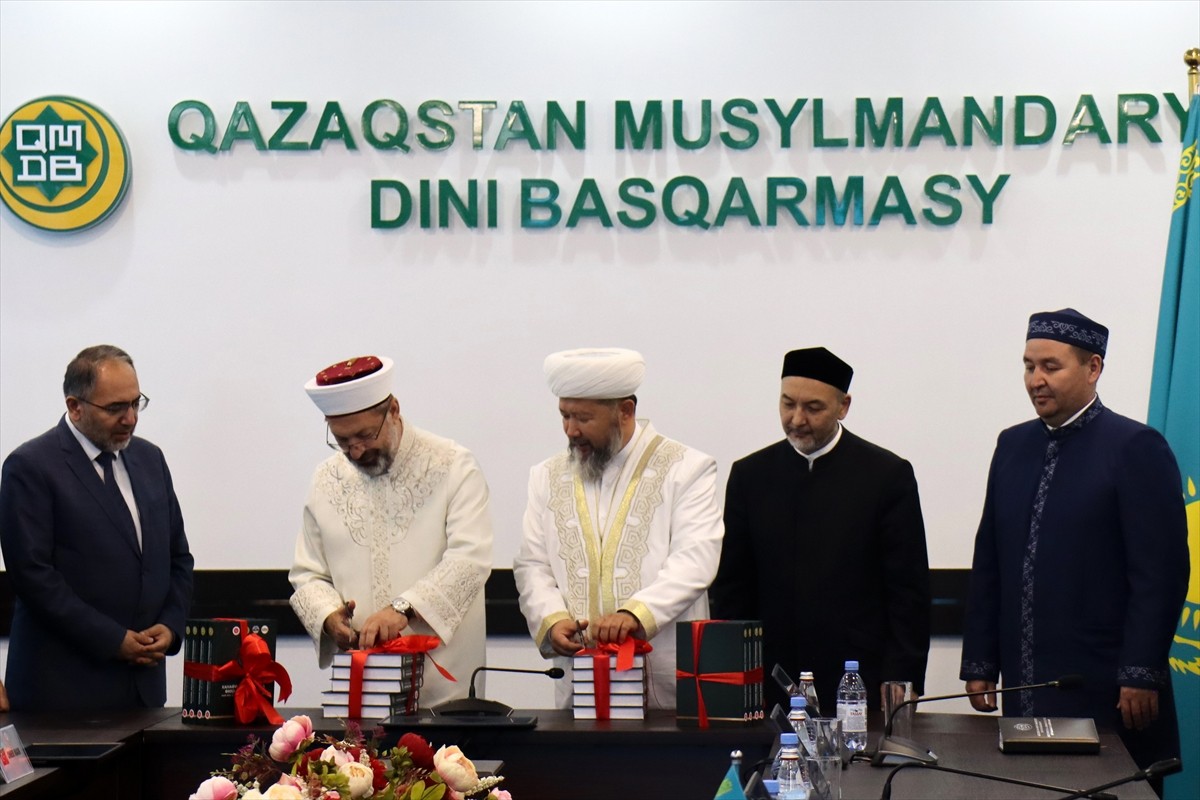 Diyanet İşleri Başkanı Ali Erbaş, Kazakistan Müslümanları Dini İdaresi Başkanı Nauryzbay...