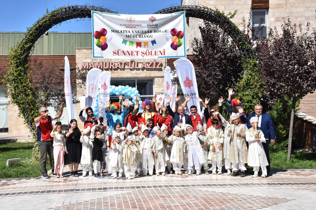 Elazığ'da, Malatya Vakıflar Bölge Müdürlüğü tarafından 20 çocuk için toplu sünnet şöleni...