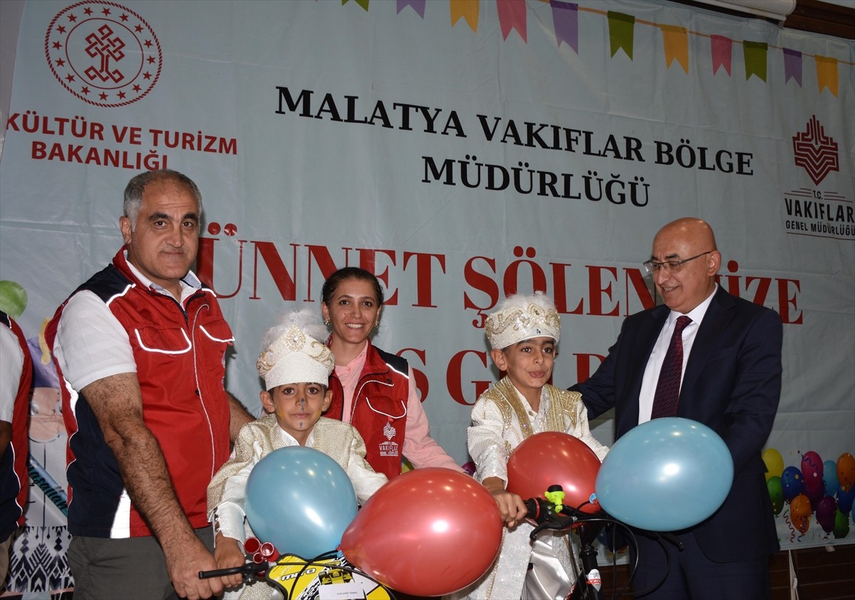 Elazığ'da, Malatya Vakıflar Bölge Müdürlüğü tarafından 20 çocuk için toplu sünnet şöleni...