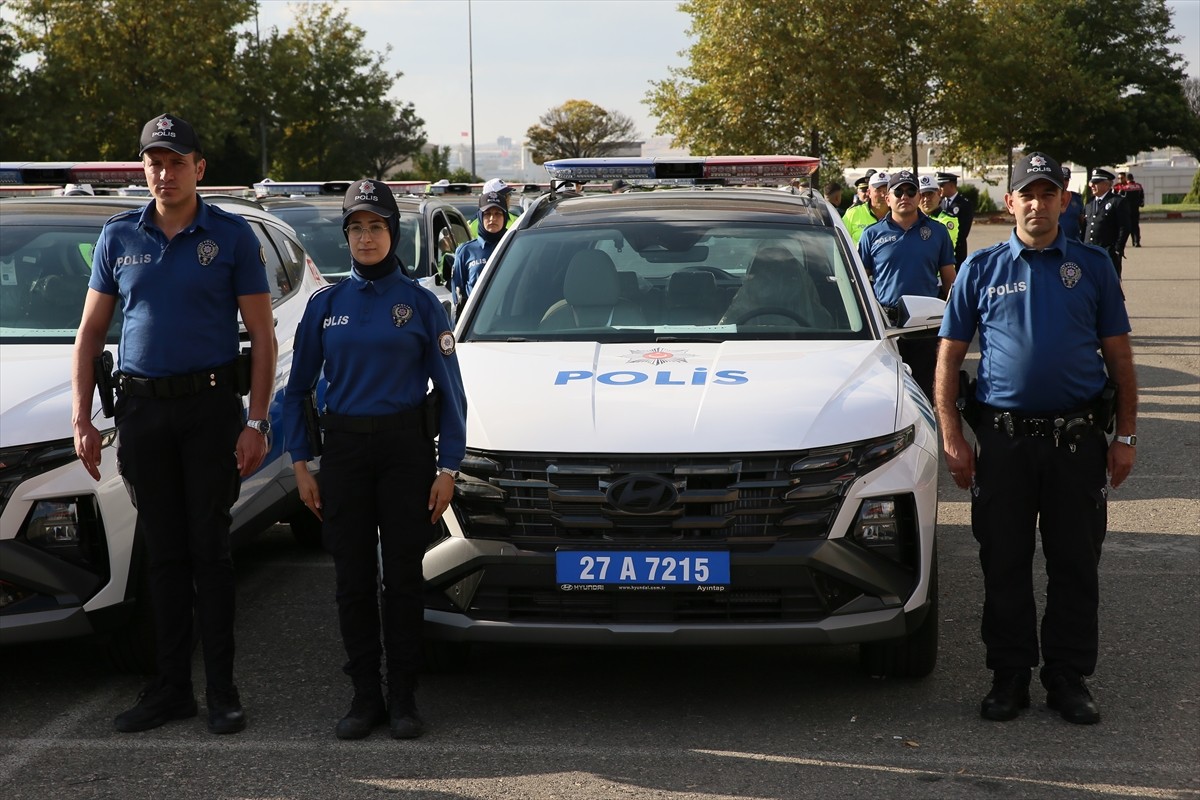 Gaziantep'te, hayırseverlerin desteğiyle İl Emniyet Müdürlüğü ve İl Jandarma Komutanlığının...