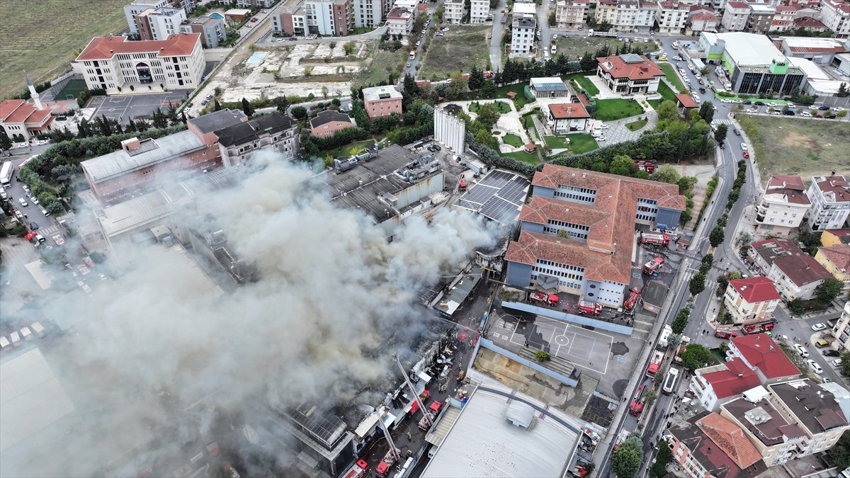 İstanbul Sancaktepe'de Merve Mahallesi Uzungöl Caddesi'nde depo olarak kullanılan iş yerinde henüz...