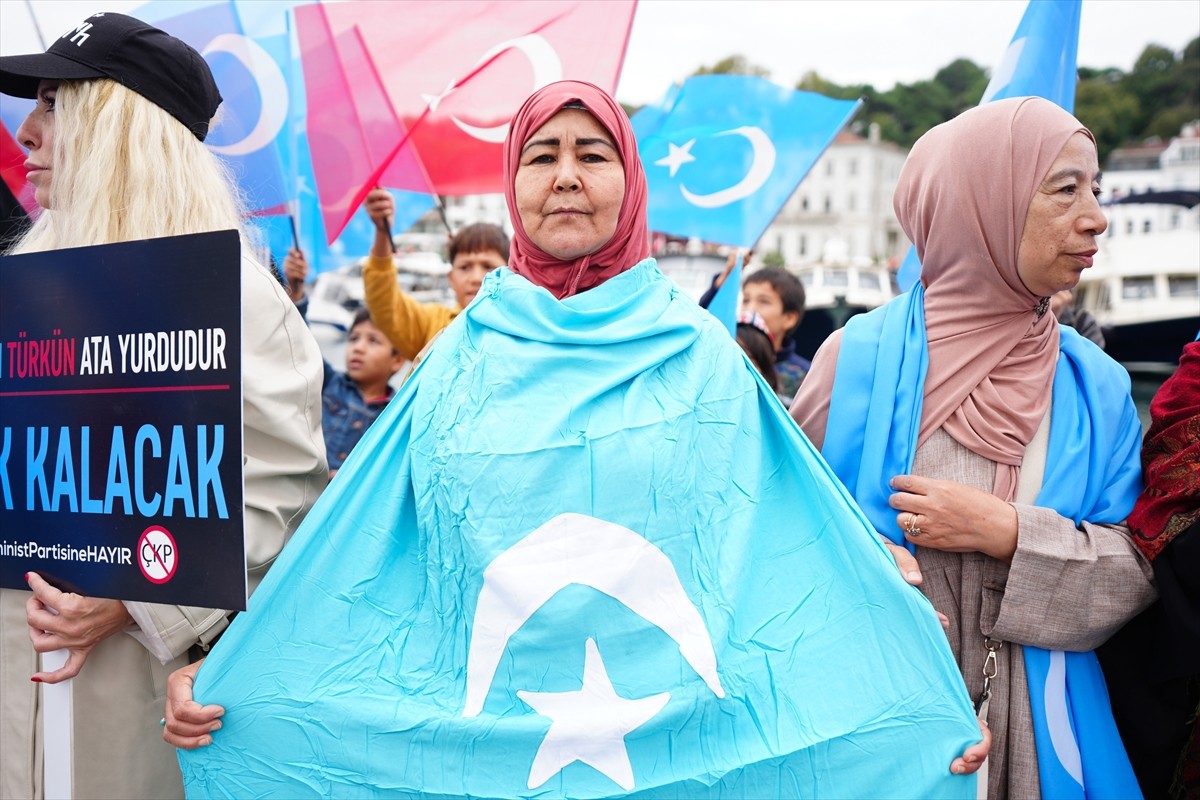 İstanbul Sarıyer'de, Çin'in Sincan Uygur Özerk Bölgesi'ne yönelik politikaları protesto edildi....