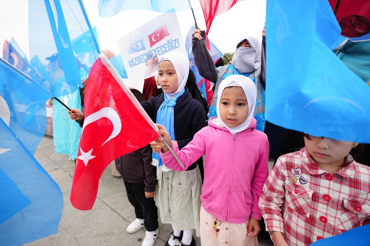 İstanbul Sarıyer'de, Çin'in Sincan Uygur Özerk Bölgesi'ne yönelik politikaları protesto edildi....