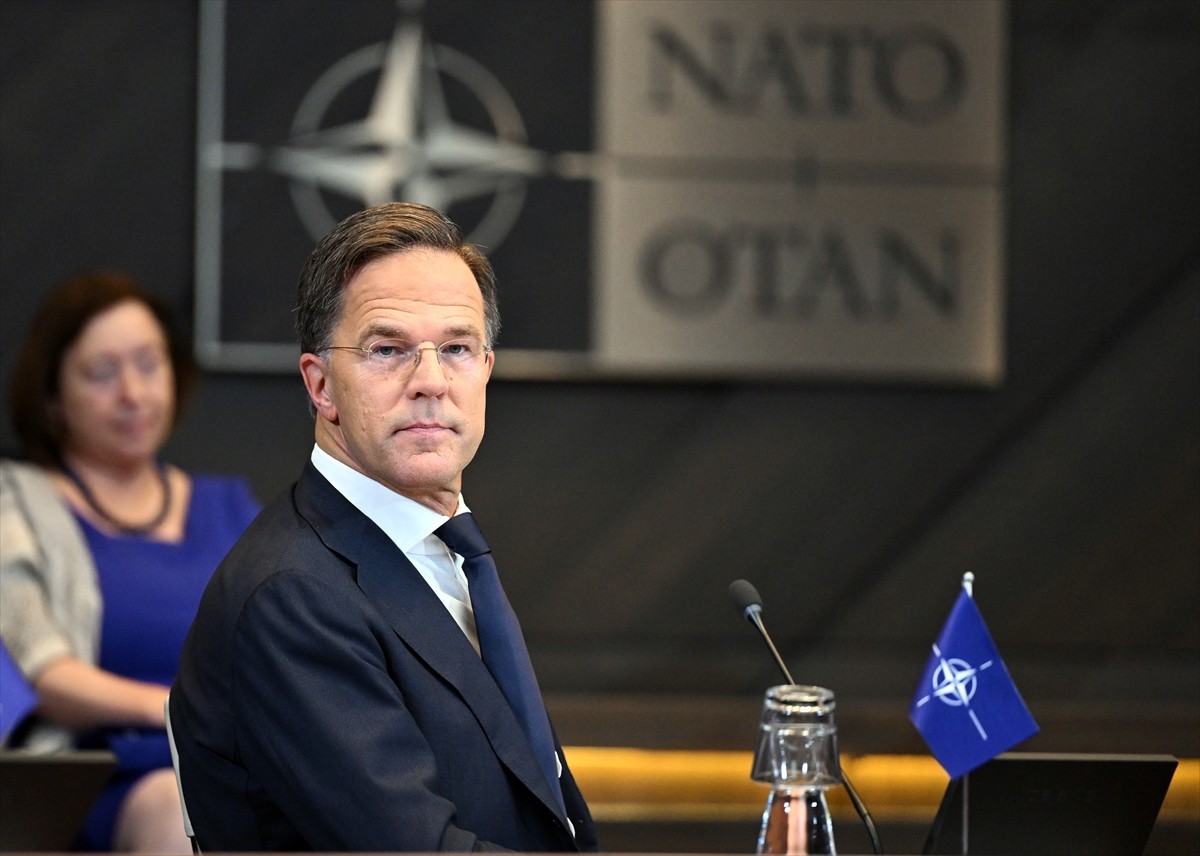 Mark Rutte (fotoğrafta), NATO Genel Sekreterliğini Jens Stoltenberg'den resmen devraldı....