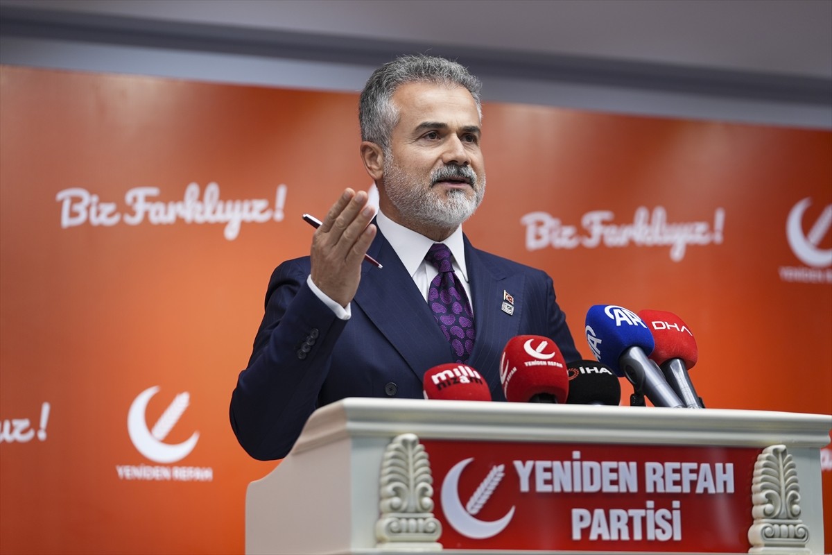 Yeniden Refah Partisi Genel Başkan Yardımcısı Suat Kılıç, parti genel merkezinde düzenlenen Merkez...