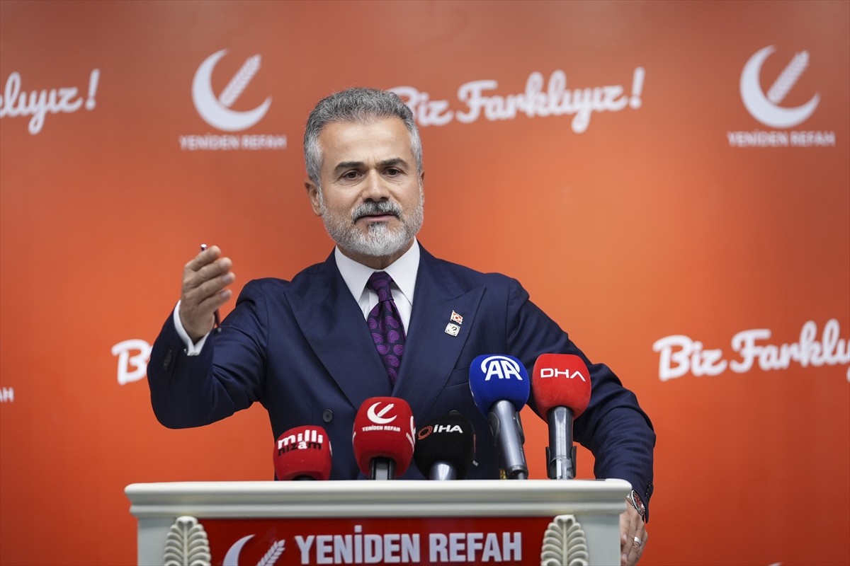 Yeniden Refah Partisi Genel Başkan Yardımcısı Suat Kılıç, parti genel merkezinde düzenlenen Merkez...