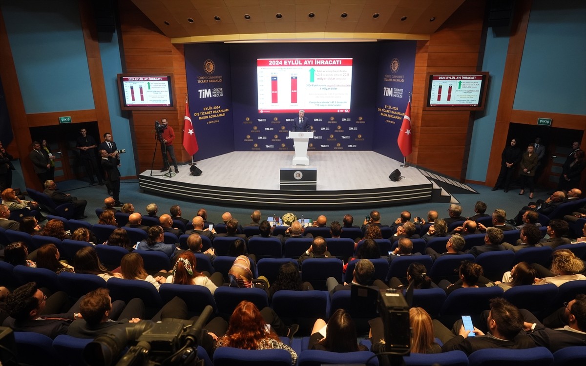 Ankara'da, Ticaret Bakanlığı Konferans Salonu'nda, Eylül 2024 dış ticaret rakamları hakkında basın...