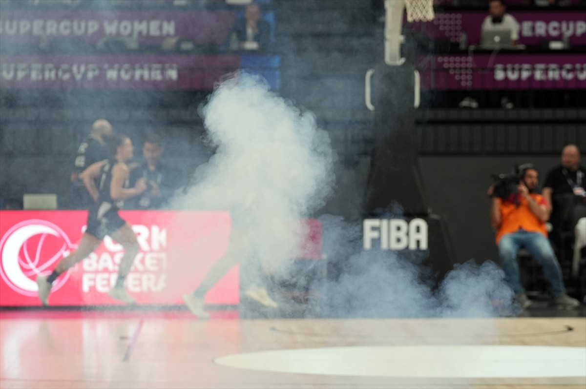 Basketbolda Fenerbahçe Opet ile Beşiktaş arasında Basketbol Gelişim Merkezi'nde oynanan FIBA...