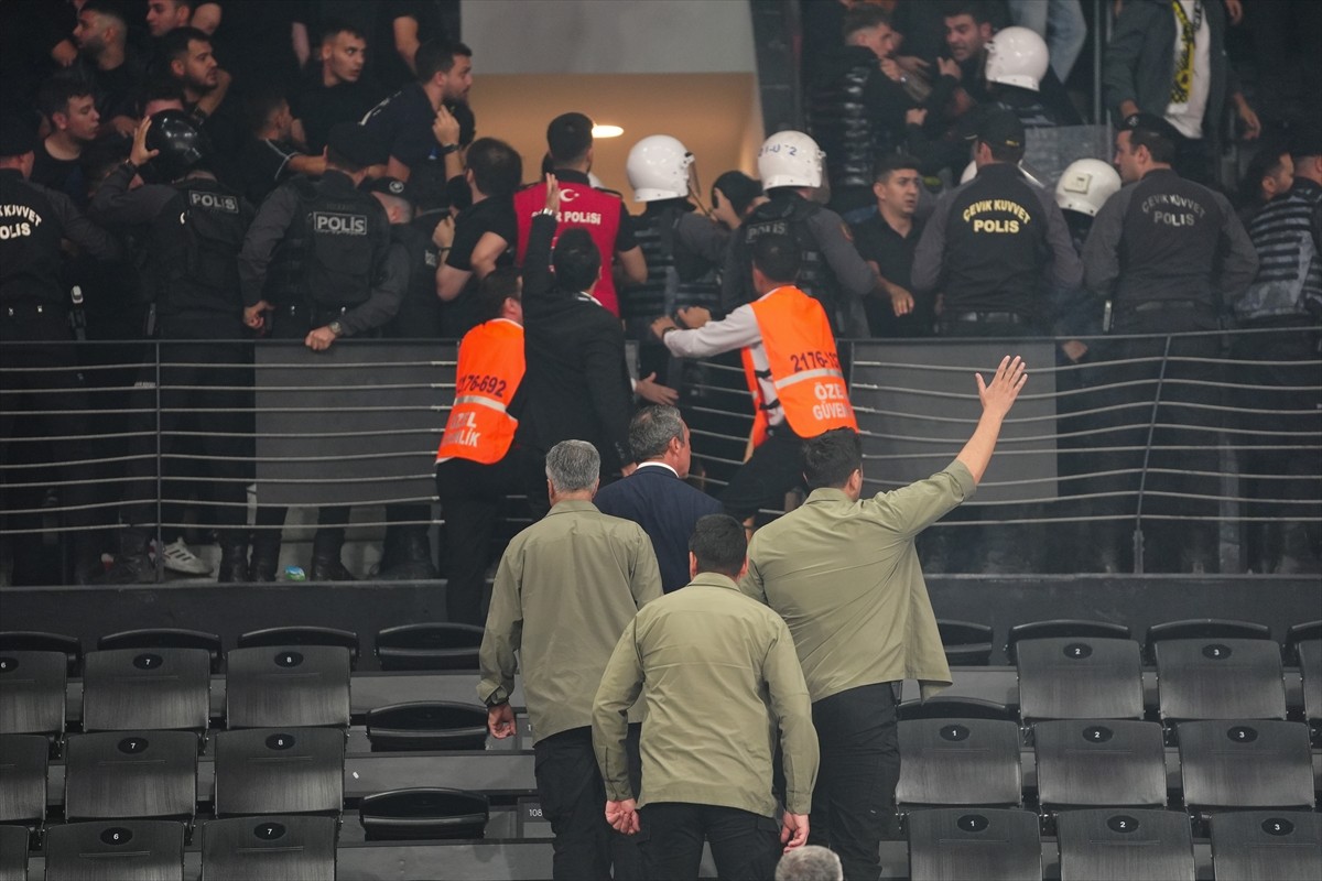 Basketbolda Fenerbahçe Opet ile Beşiktaş arasında Basketbol Gelişim Merkezi'nde oynanan FIBA...