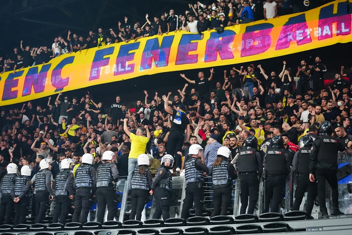 Fenerbahçe Opet ile Beşiktaş arasında Basketbol Gelişim Merkezi'nde oynanan FIBA Kadınlar Süper...