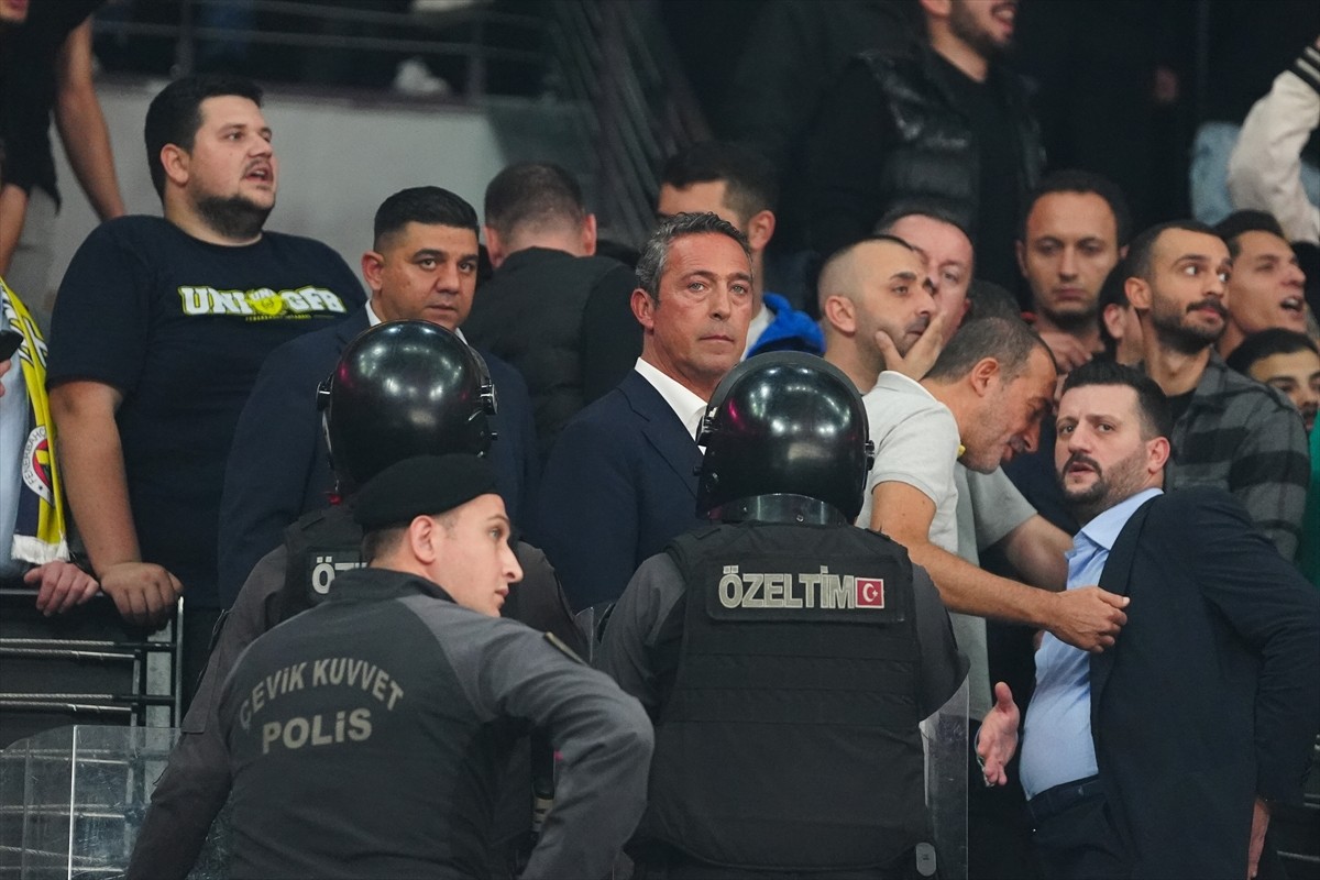 Fenerbahçe Opet ile Beşiktaş arasında Basketbol Gelişim Merkezi'nde oynanan FIBA Kadınlar Süper...