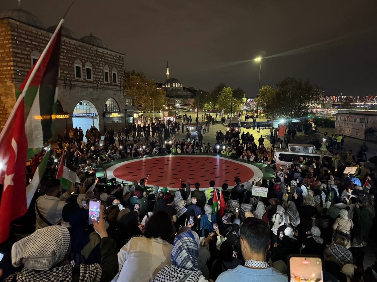 Open Rafah grubu üyeleri, İsrail'in Gazze'ye yönelik saldırılarının birinci yılı dolayısıyla...