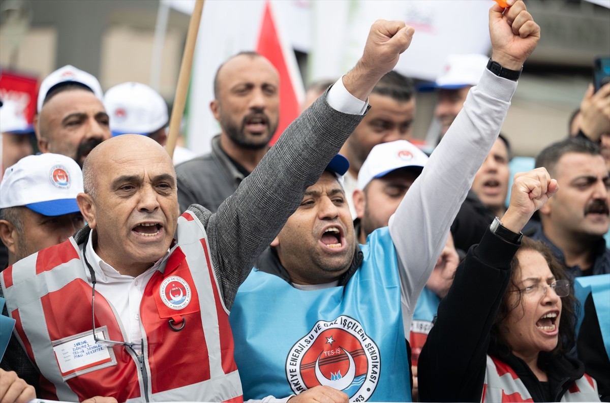 TÜRK-İŞ Genel Başkanı Ergün Atalay, TÜRK-İŞ tarafından çalışma hayatındaki sorunları dile getirmek...