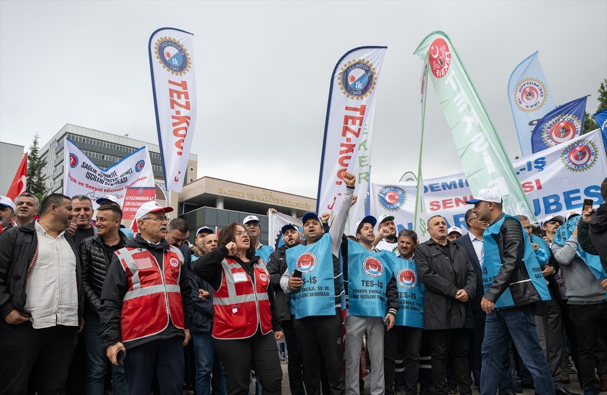 TÜRK-İŞ Genel Başkanı Ergün Atalay, TÜRK-İŞ tarafından çalışma hayatındaki sorunları dile getirmek...