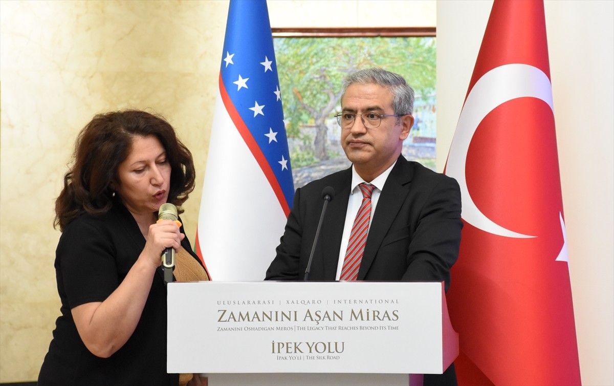 "Zamanını Aşan Miras: İpek Yolu" sergi ve paneli, Özbekistan'ın başkenti Taşkent'teki Sanat...