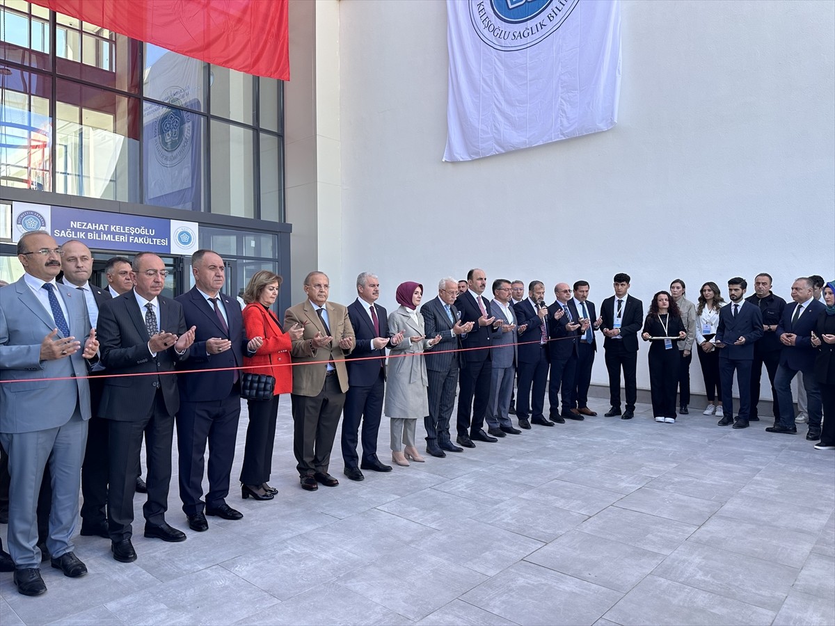 Aile ve Sosyal Hizmetler Bakanı Mahinur Özdemir Göktaş (sağda), Konya ziyareti kapsamında Vali...