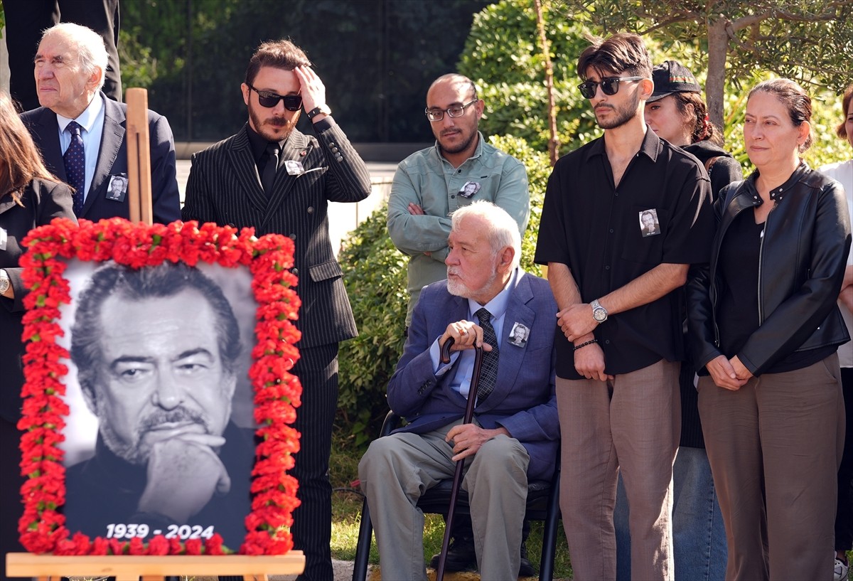 Beşiktaş'ta tedavi gördüğü hastanede 85 yaşında hayata gözlerini yuman gazeteci Güneri Cıvaoğlu...