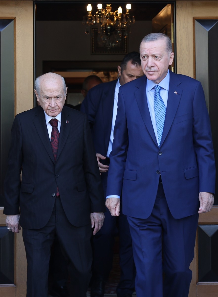 Cumhurbaşkanı Recep Tayyip Erdoğan, MHP Genel Başkanı Devlet Bahçeli'ye ziyarette bulundu....