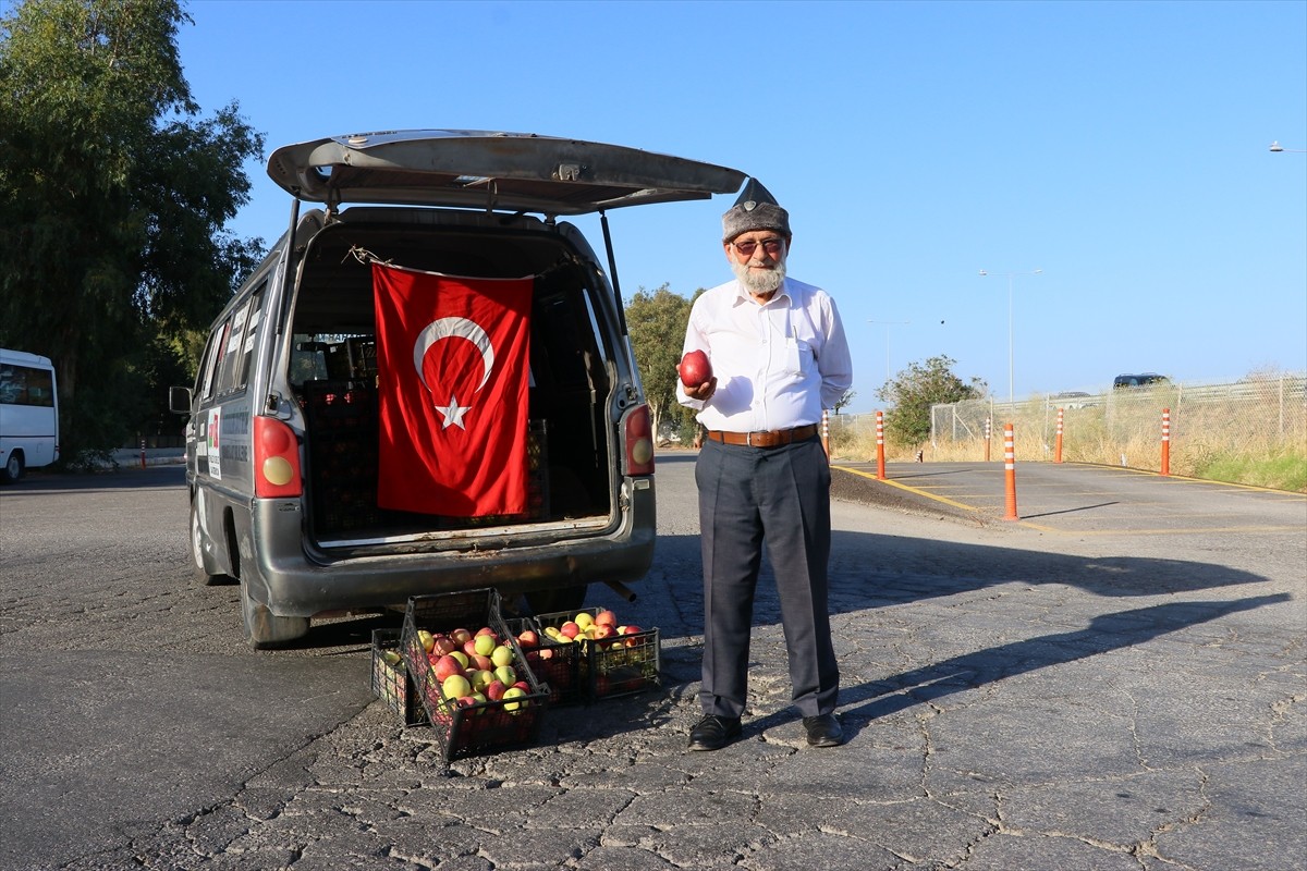 Denizli'de yaşayan 74 yaşındaki Muhammet Yılmaz, Ege Ordusu Komutanlığı'nda görev yapan askerlere...