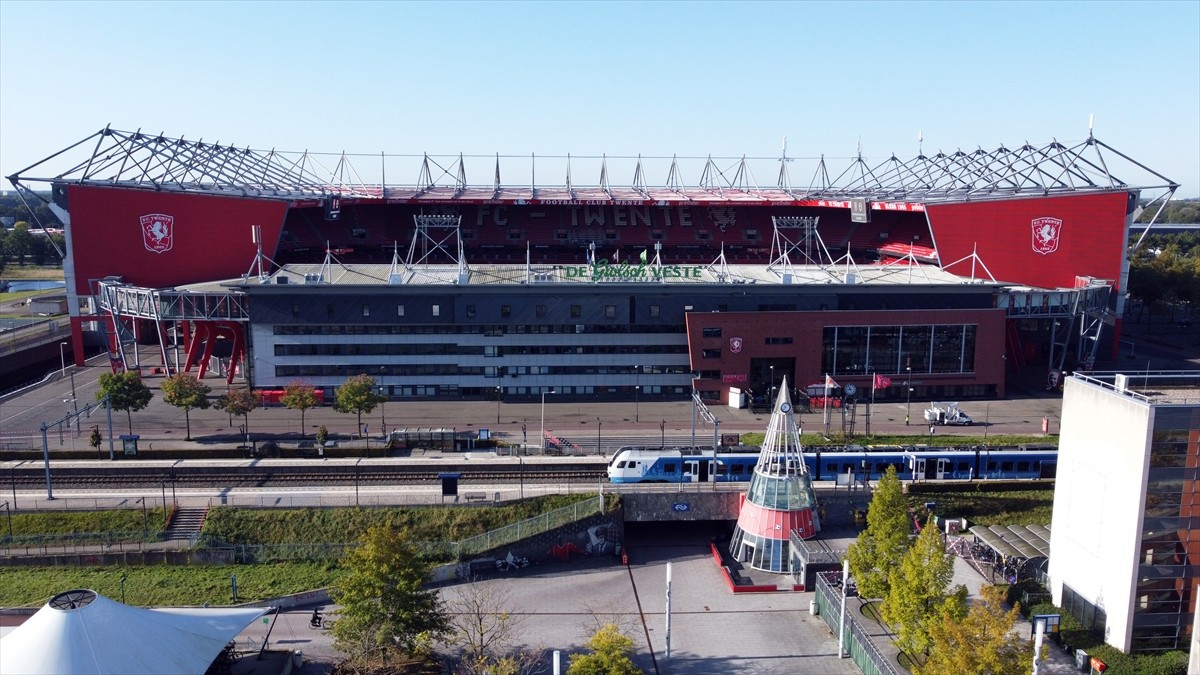 Hollanda'nın doğusunda yer alan Enschede şehri; tarihi, kültürü ve futbol tutkusuyla dikkati...